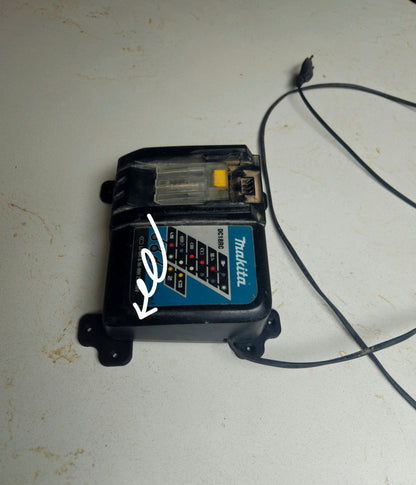Rechte Wandsteun voor Makita Acculader – 3D Geprint – Compatibel met 18V Opladers - 3DTS