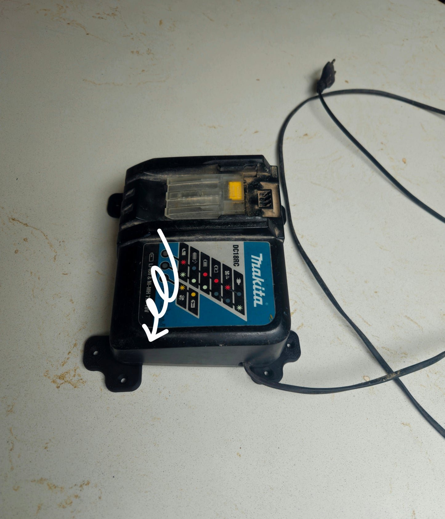 Makita Acculader wand steun recht