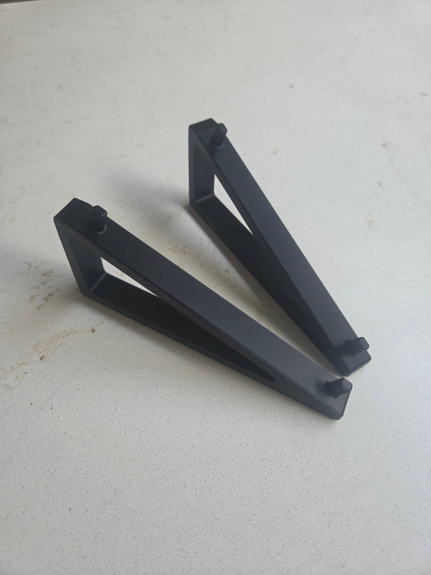 Wandhouder schuin voor Makita DC18RD Duo Oplader – 3D Geprint – Compatibel met 18V Laadstation - 3DTS