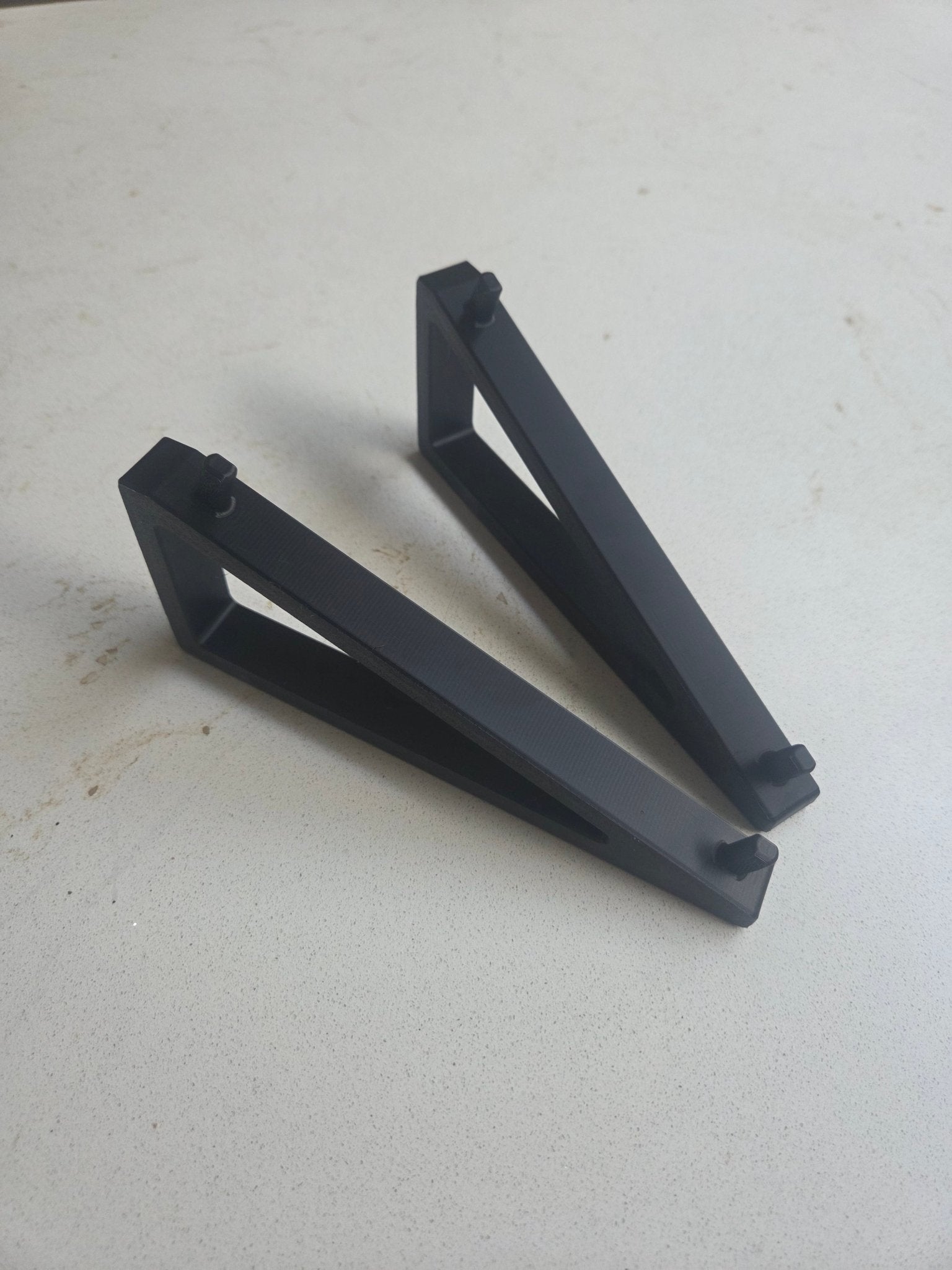 Wandhouder schuin voor Makita DC18RD Duo Oplader – 3D Geprint – Compatibel met 18V Laadstation - 3DTS